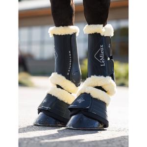 product/i/t/it04778_lifestyle_motionflexoverreachbootwithfuredge_blacknatural_1_1_.jpg