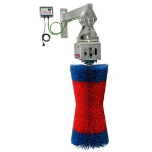 18860-brosse-pour-elevage-kerbl-happycow-swing-maxi-bleu-rouge-tu